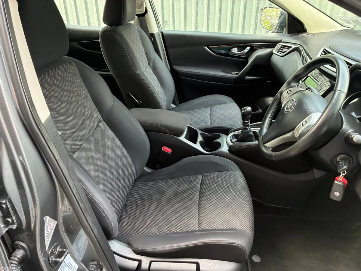 Nissan Qashqai Hatchback, Diesel, 2015, Grey