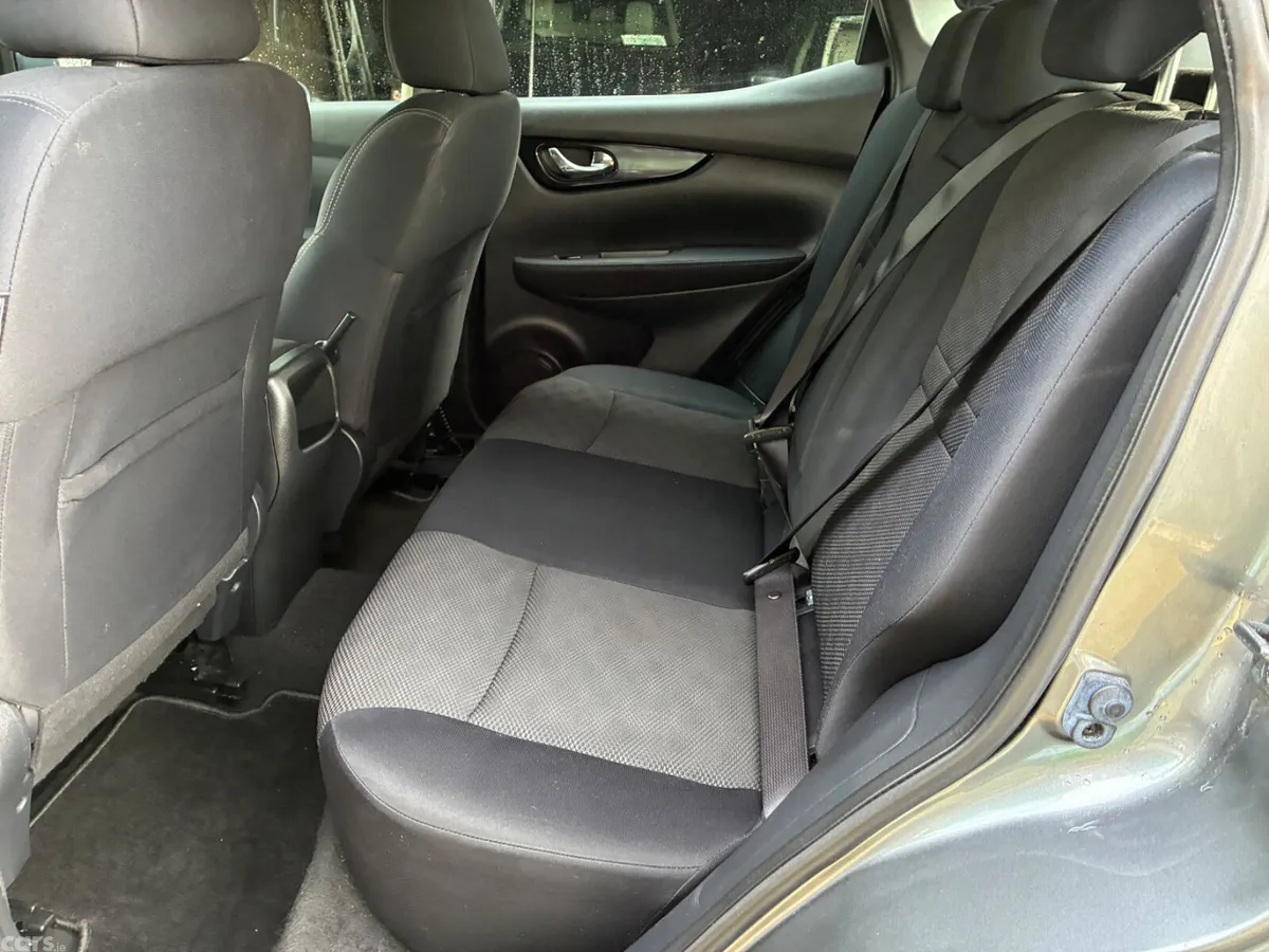 Nissan Qashqai Hatchback, Diesel, 2015, Grey