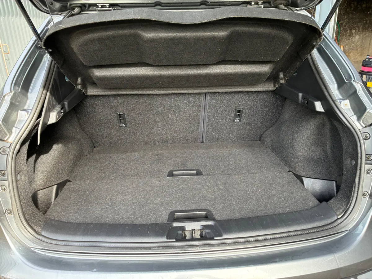 Nissan Qashqai Hatchback, Diesel, 2015, Grey