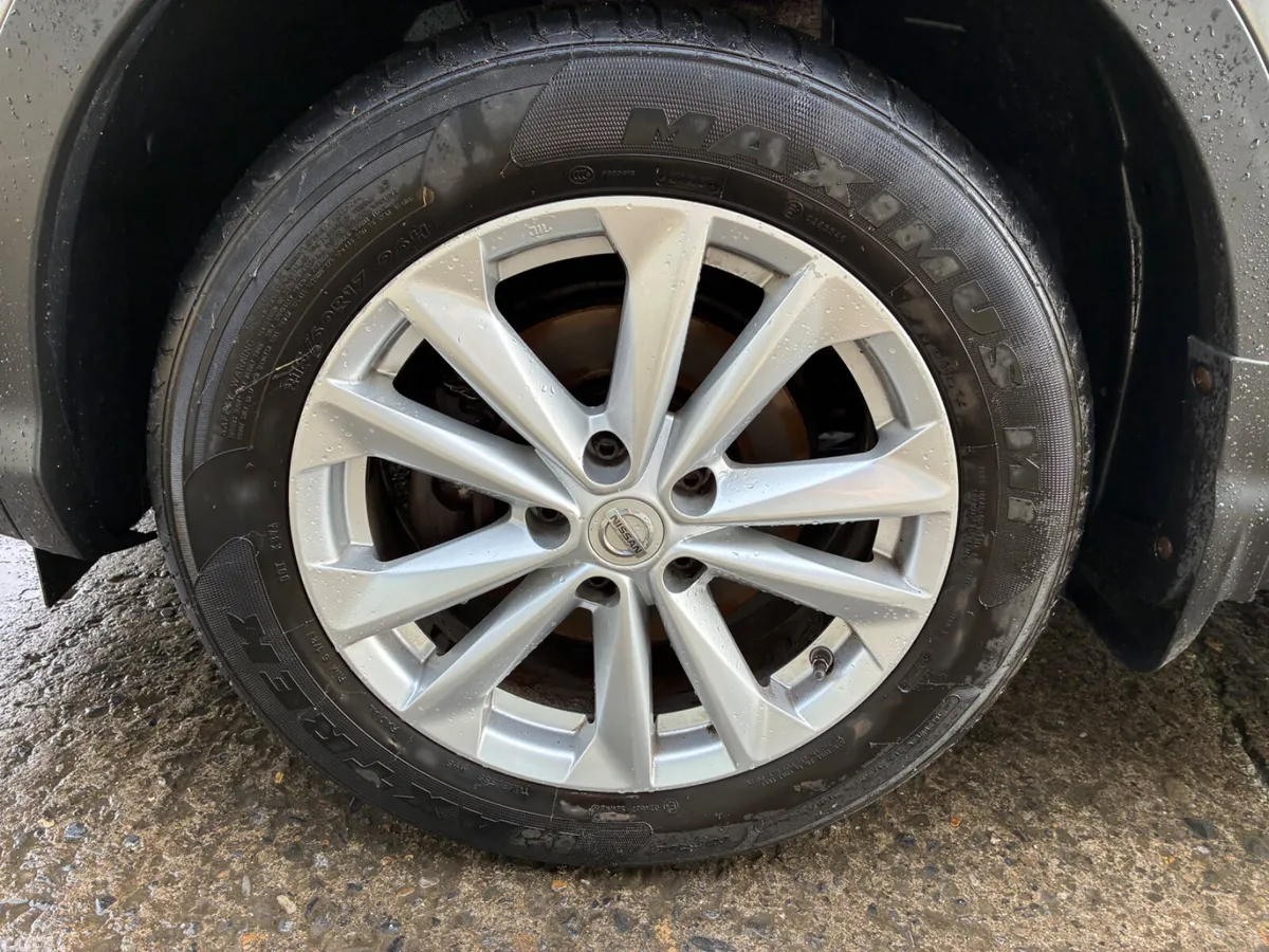 Nissan Qashqai Hatchback, Diesel, 2015, Grey