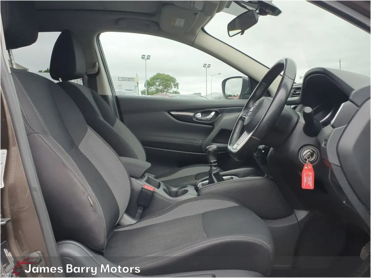 Nissan Qashqai MPV, Diesel, 2019, Brown
