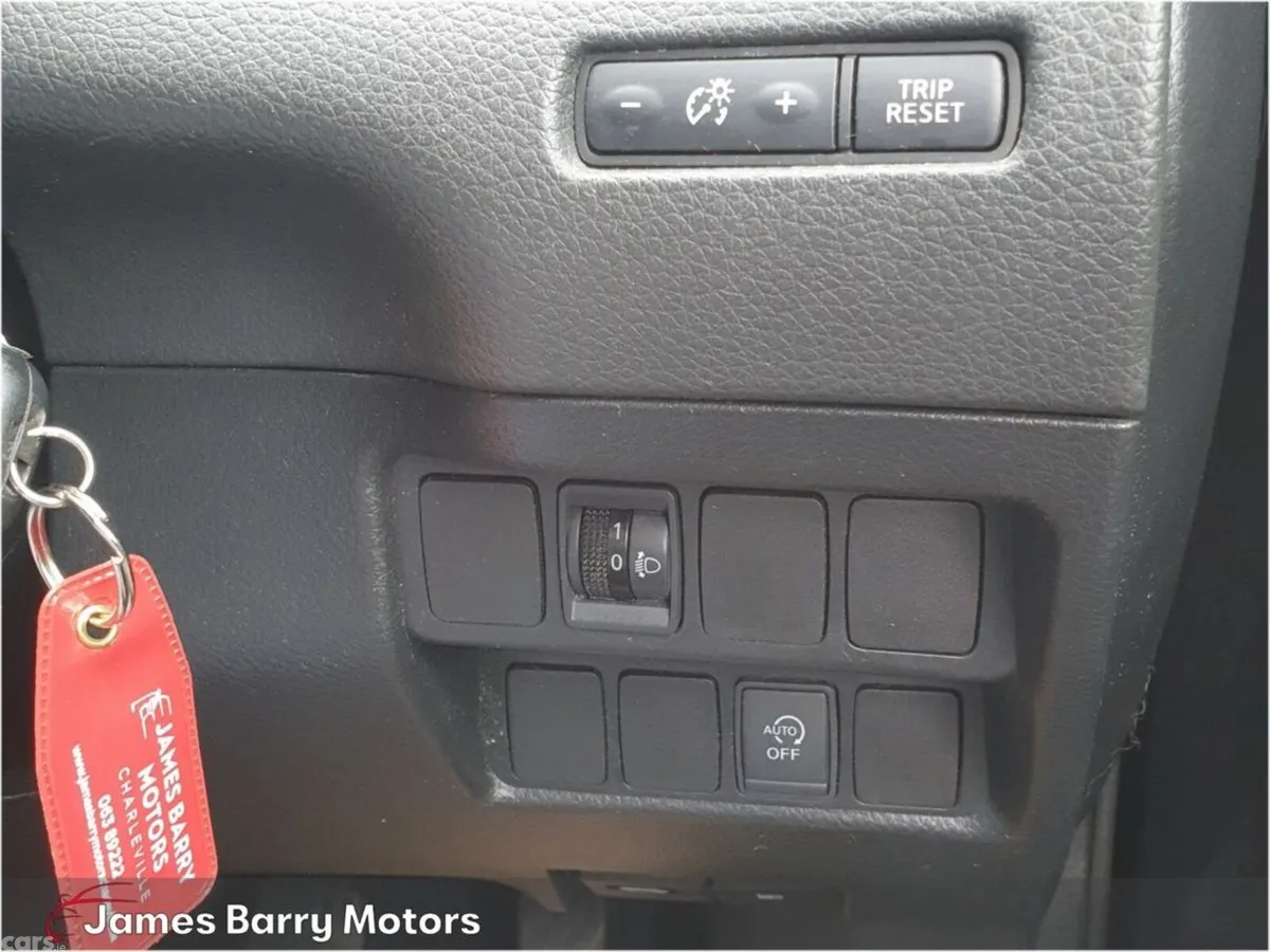Nissan Qashqai MPV, Diesel, 2019, Brown