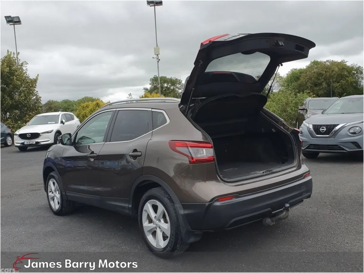Nissan Qashqai MPV, Diesel, 2019, Brown