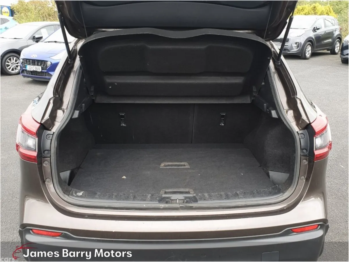 Nissan Qashqai MPV, Diesel, 2019, Brown