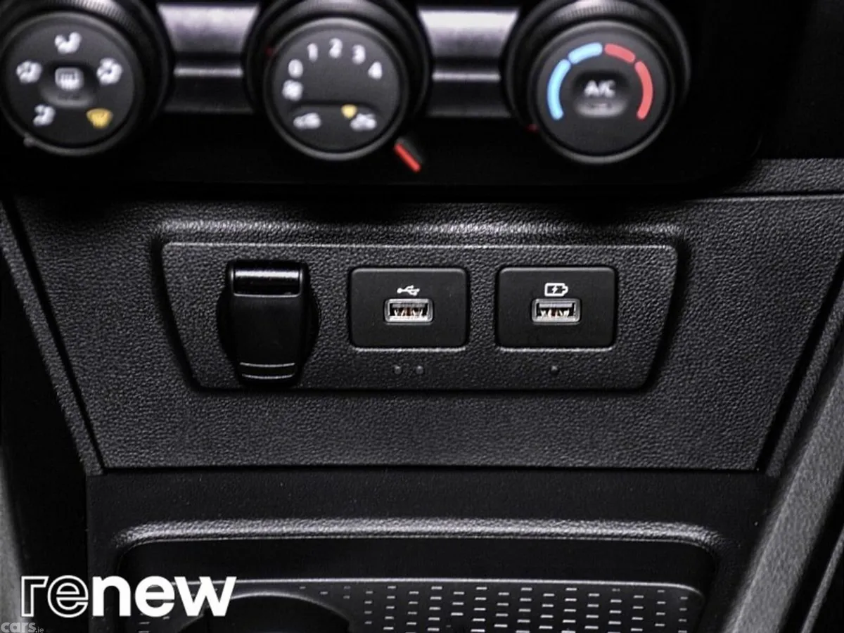 Dacia Duster SUV, Petrol, 2022, Red