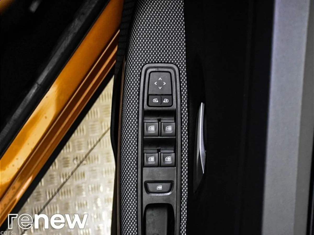 Dacia Sandero Stepway SUV, Petrol, 2023, Orange