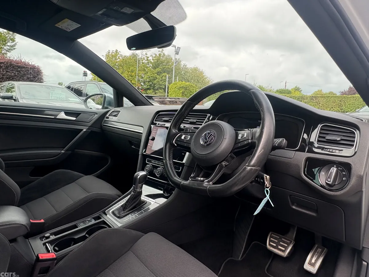 Volkswagen Golf Estate, Petrol, 2017, White