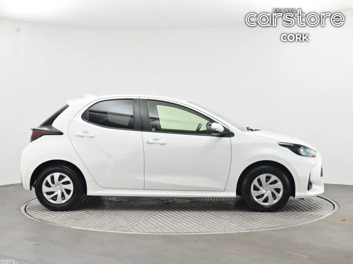 Toyota Yaris Hatchback, Petrol Hybrid, 2023, White