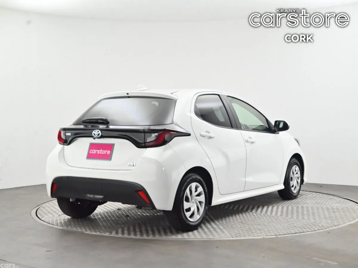 Toyota Yaris Hatchback, Petrol Hybrid, 2023, White