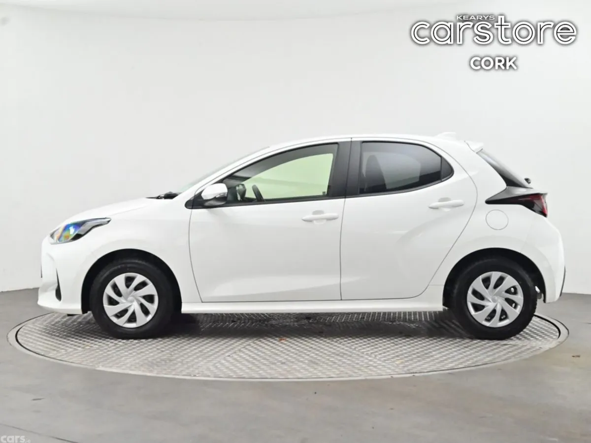 Toyota Yaris Hatchback, Petrol Hybrid, 2023, White