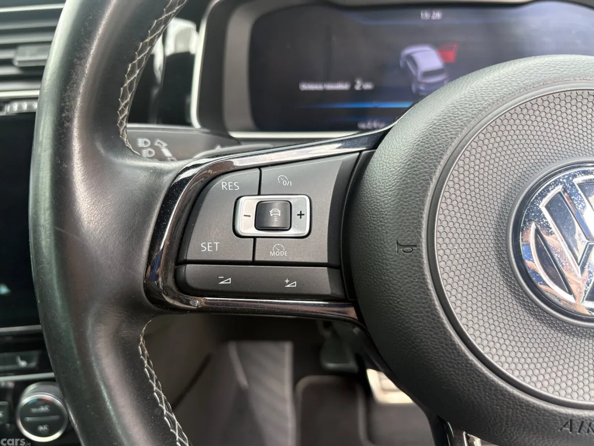 Volkswagen Golf Estate, Petrol, 2017, White