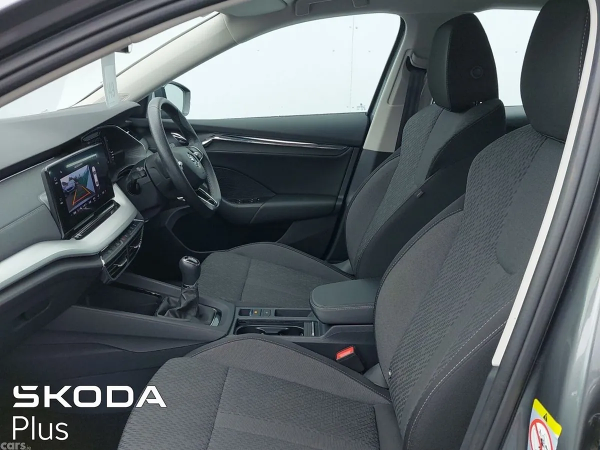 Skoda Octavia Saloon, Diesel, 2023, Grey