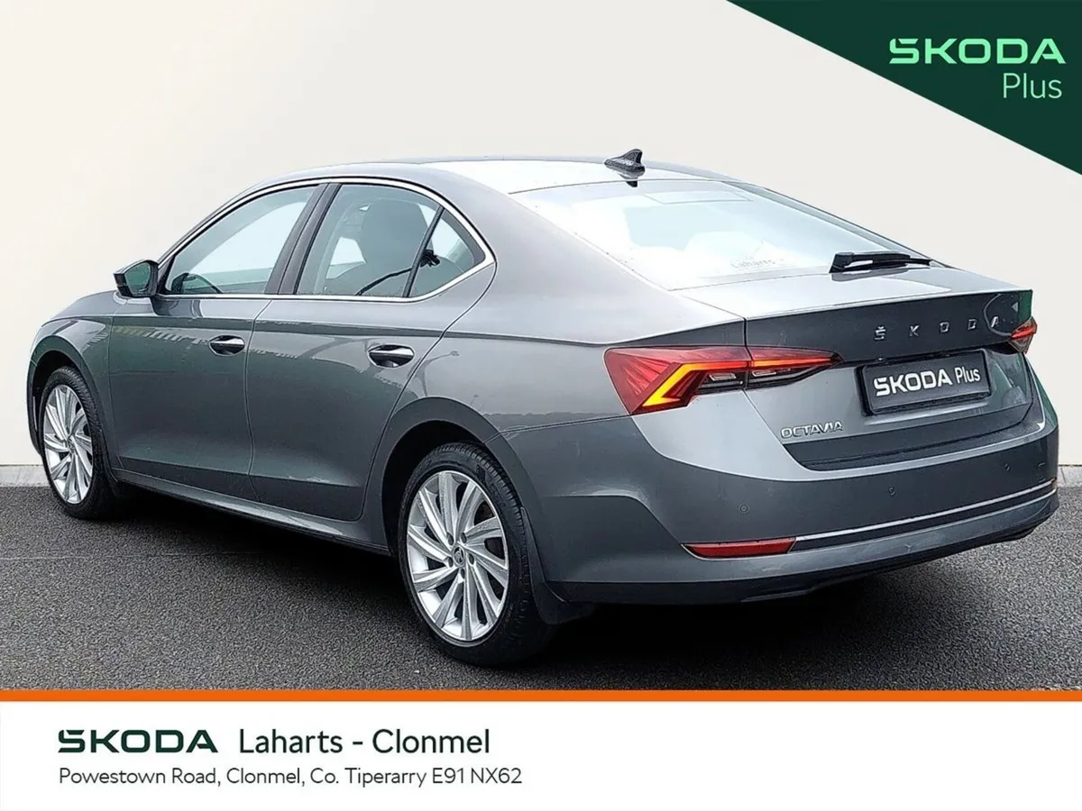 Skoda Octavia Saloon, Diesel, 2023, Grey