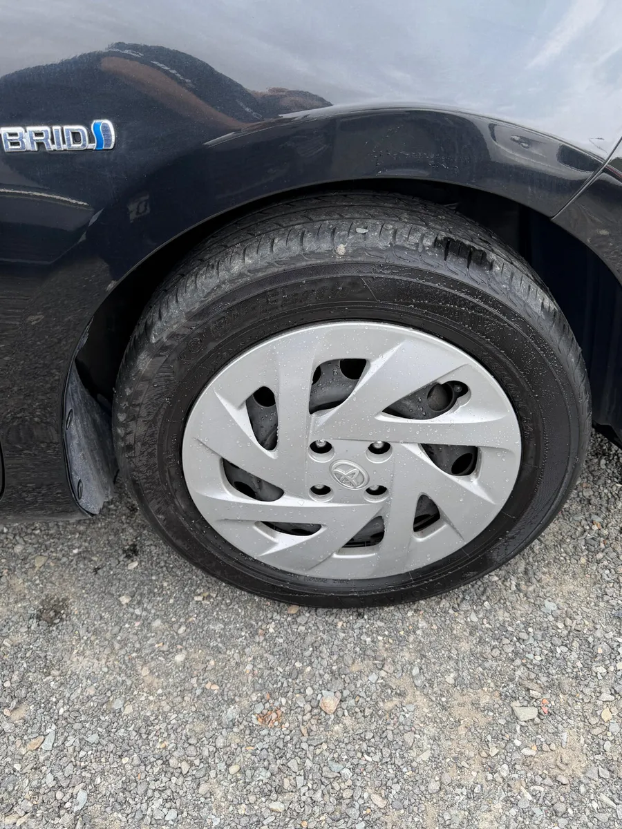 Toyota Aqua Hatchback, Petrol Hybrid, 2018, Black