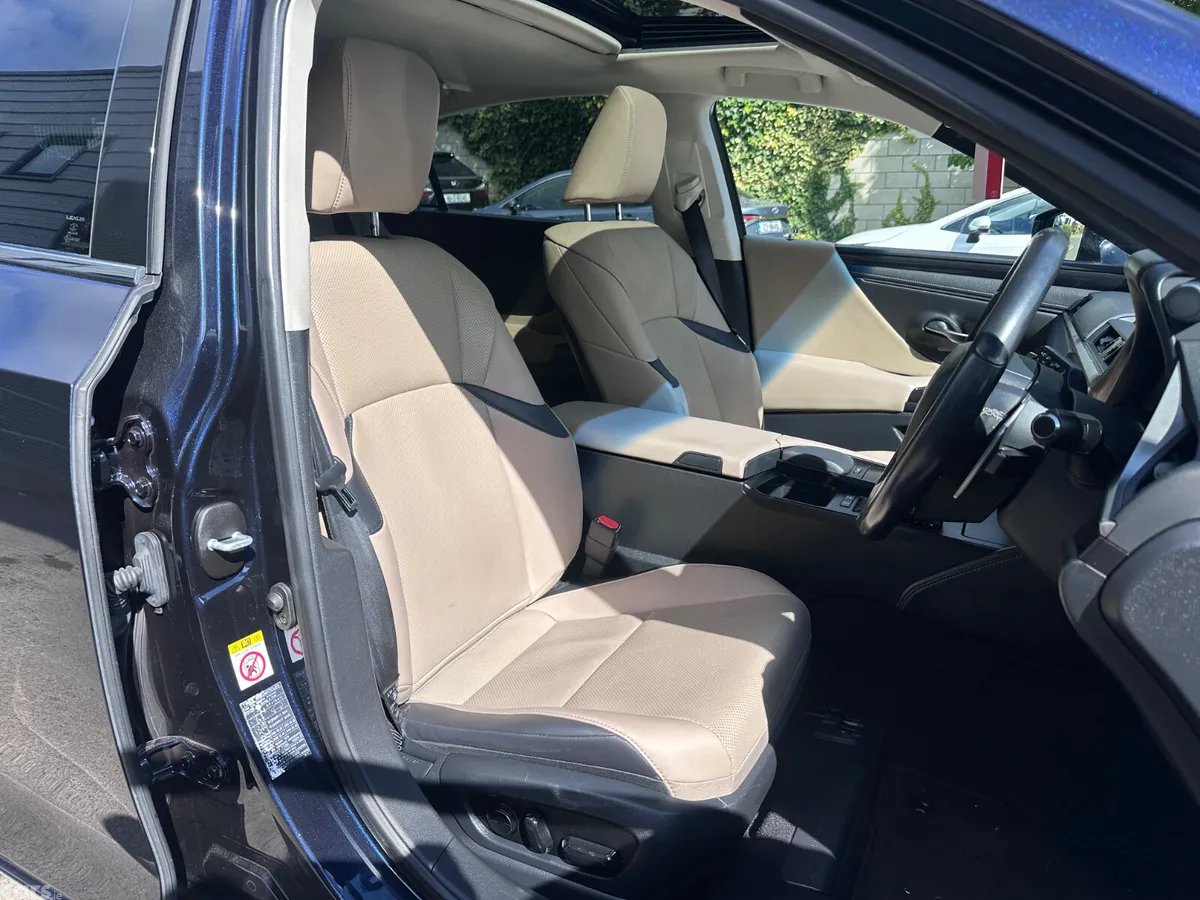Lexus ES Saloon, Petrol Hybrid, 2019, Blue