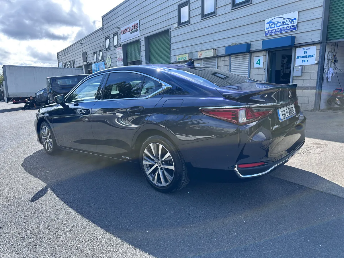 Lexus ES Saloon, Petrol Hybrid, 2019, Blue