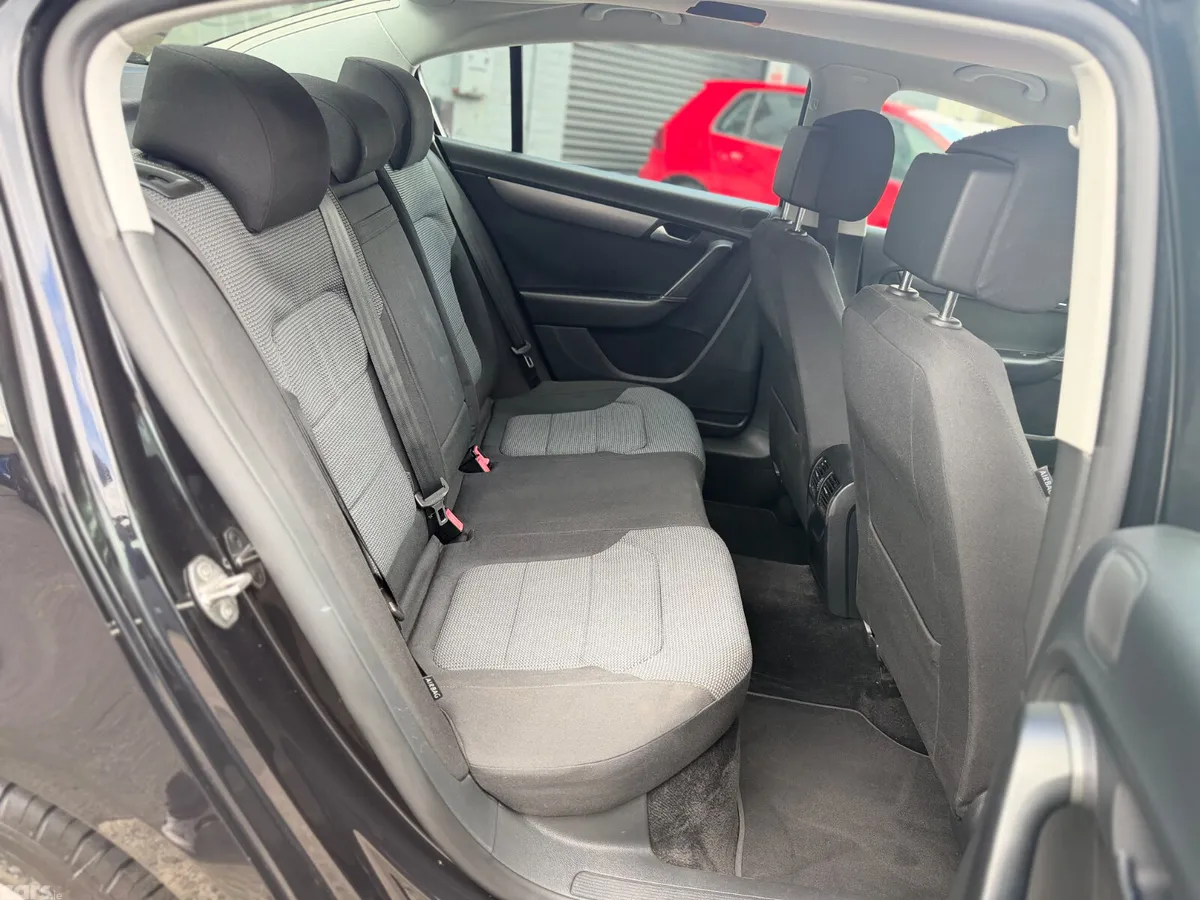 Volkswagen Passat Saloon, Petrol, 2013, Black