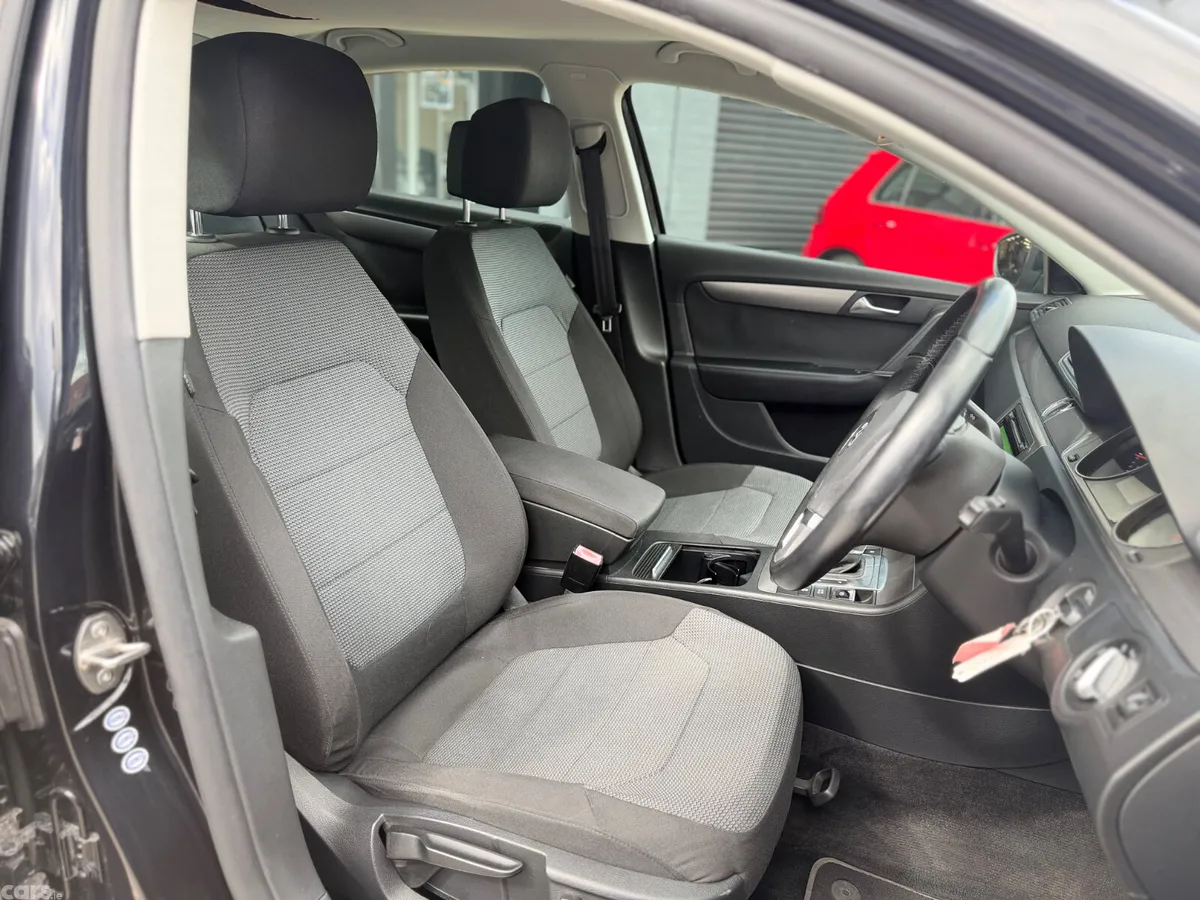 Volkswagen Passat Saloon, Petrol, 2013, Black