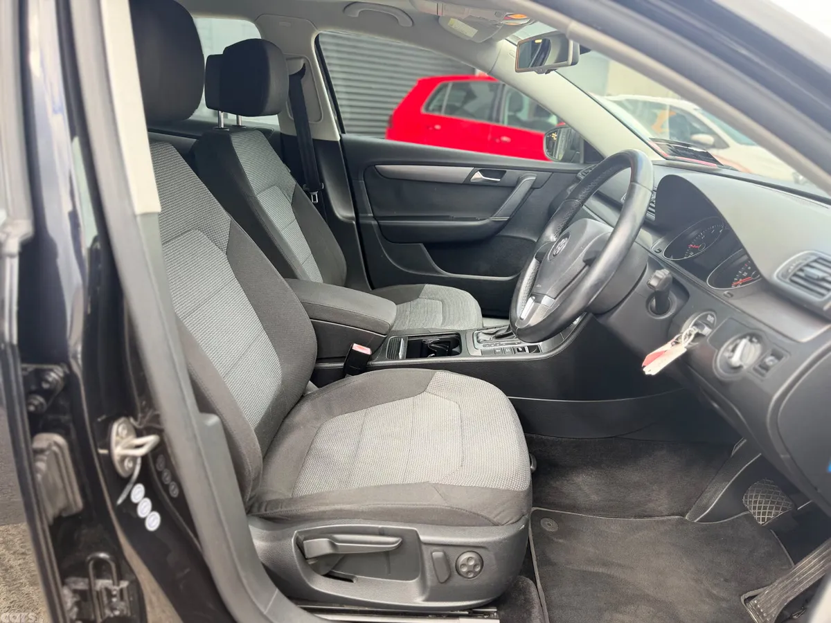 Volkswagen Passat Saloon, Petrol, 2013, Black