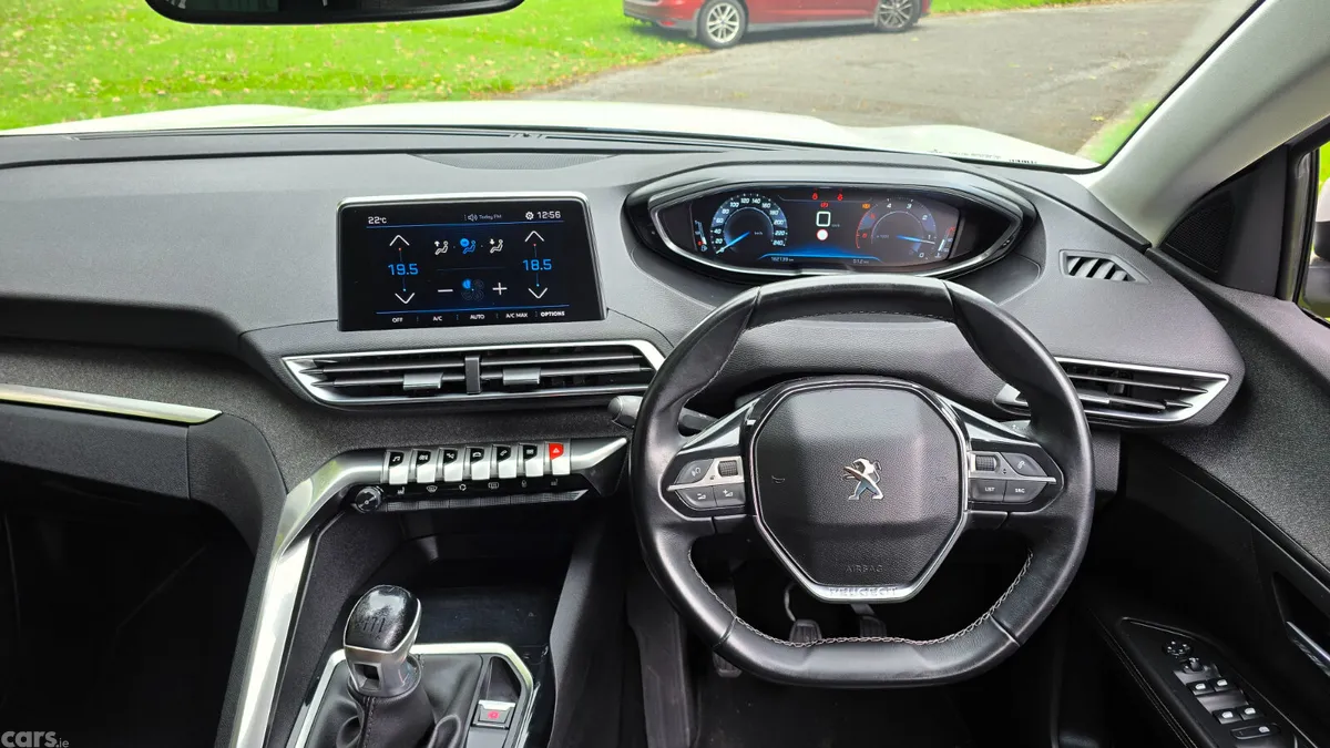 Peugeot 5008 MPV, Diesel, 2018, White