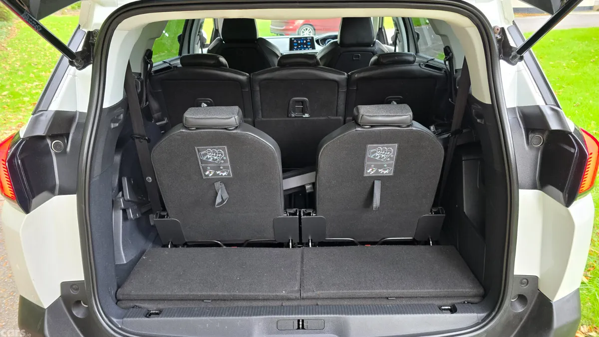 Peugeot 5008 MPV, Diesel, 2018, White