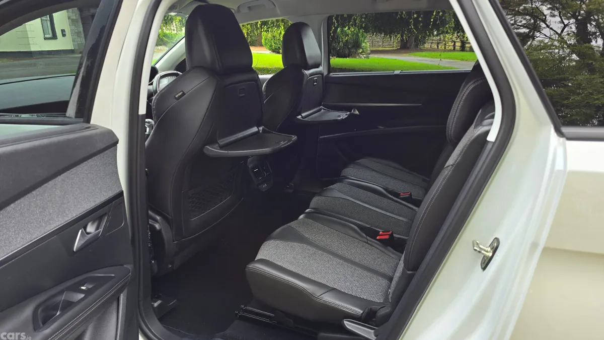 Peugeot 5008 MPV, Diesel, 2018, White