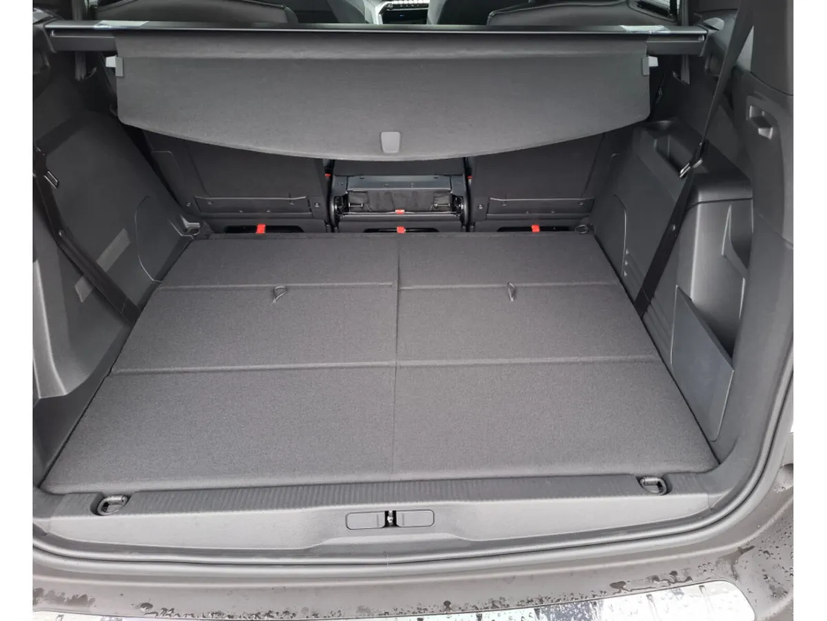 Peugeot 5008 MPV, Diesel, 2023, Blue