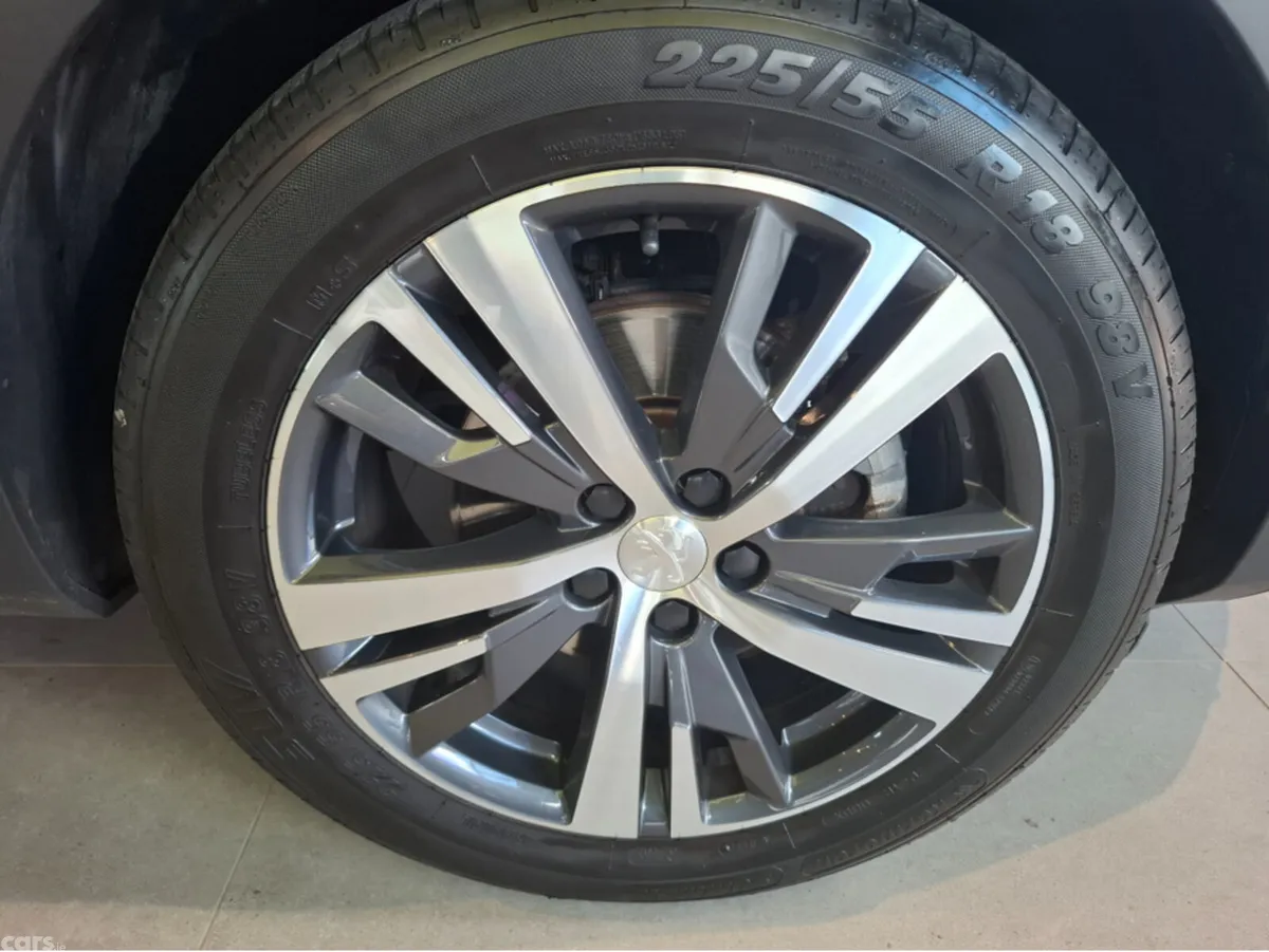 Peugeot 5008 MPV, Diesel, 2023, Blue