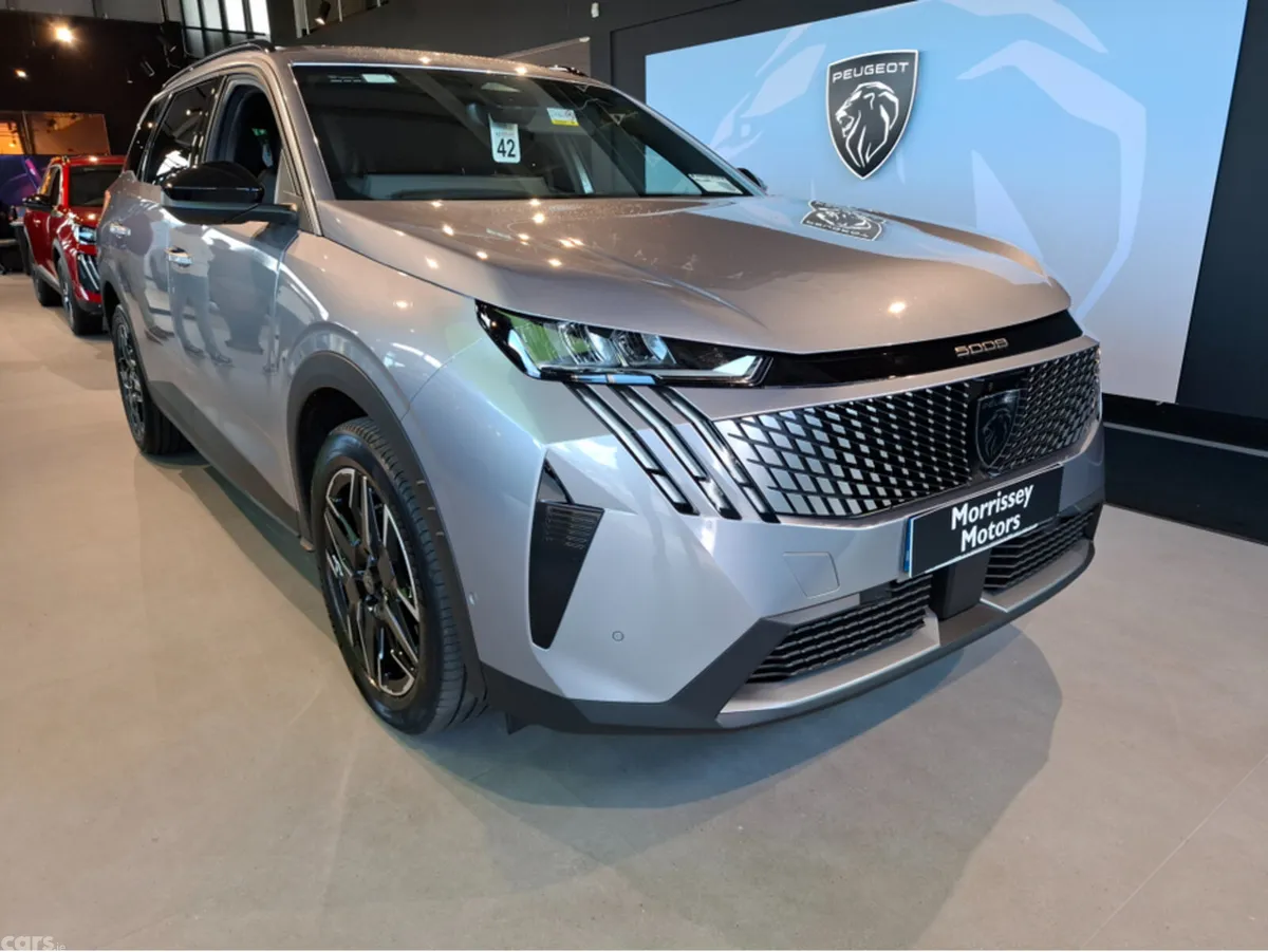 Peugeot 5008 MPV, Electric, 2026, Grey