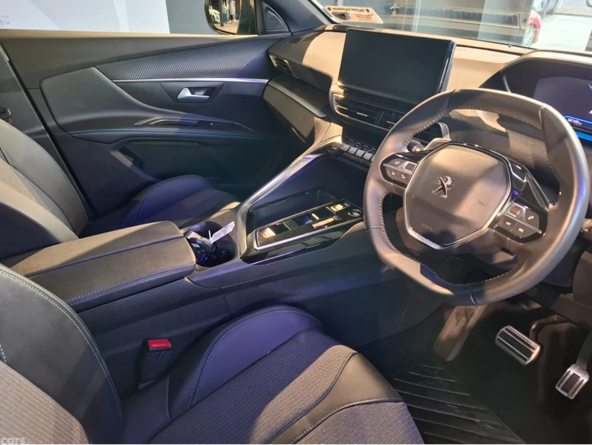 Peugeot 5008 MPV, Diesel, 2024, White