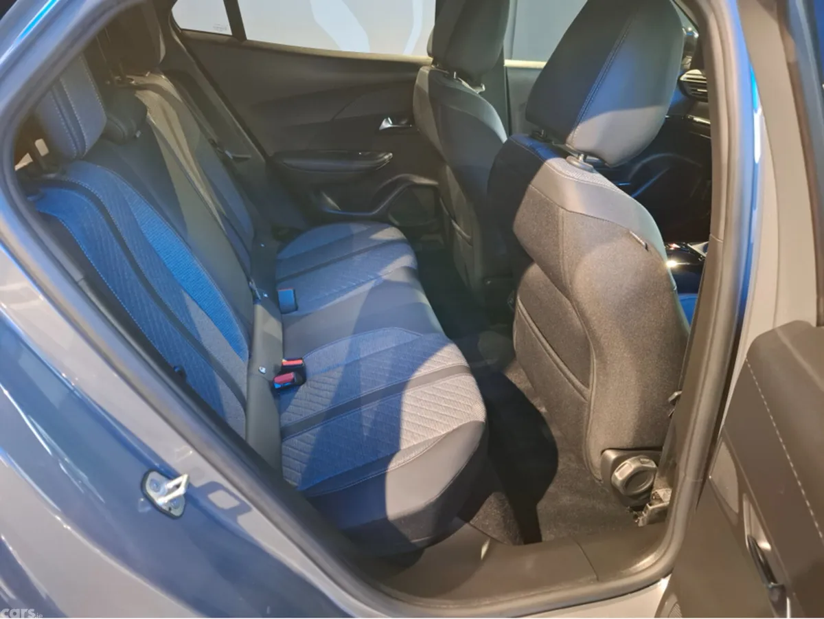 Peugeot 2008 MPV, Petrol, 2024, Grey