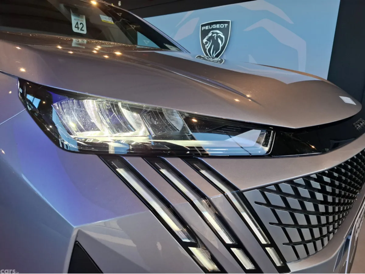 Peugeot 5008 MPV, Electric, 2026, Grey