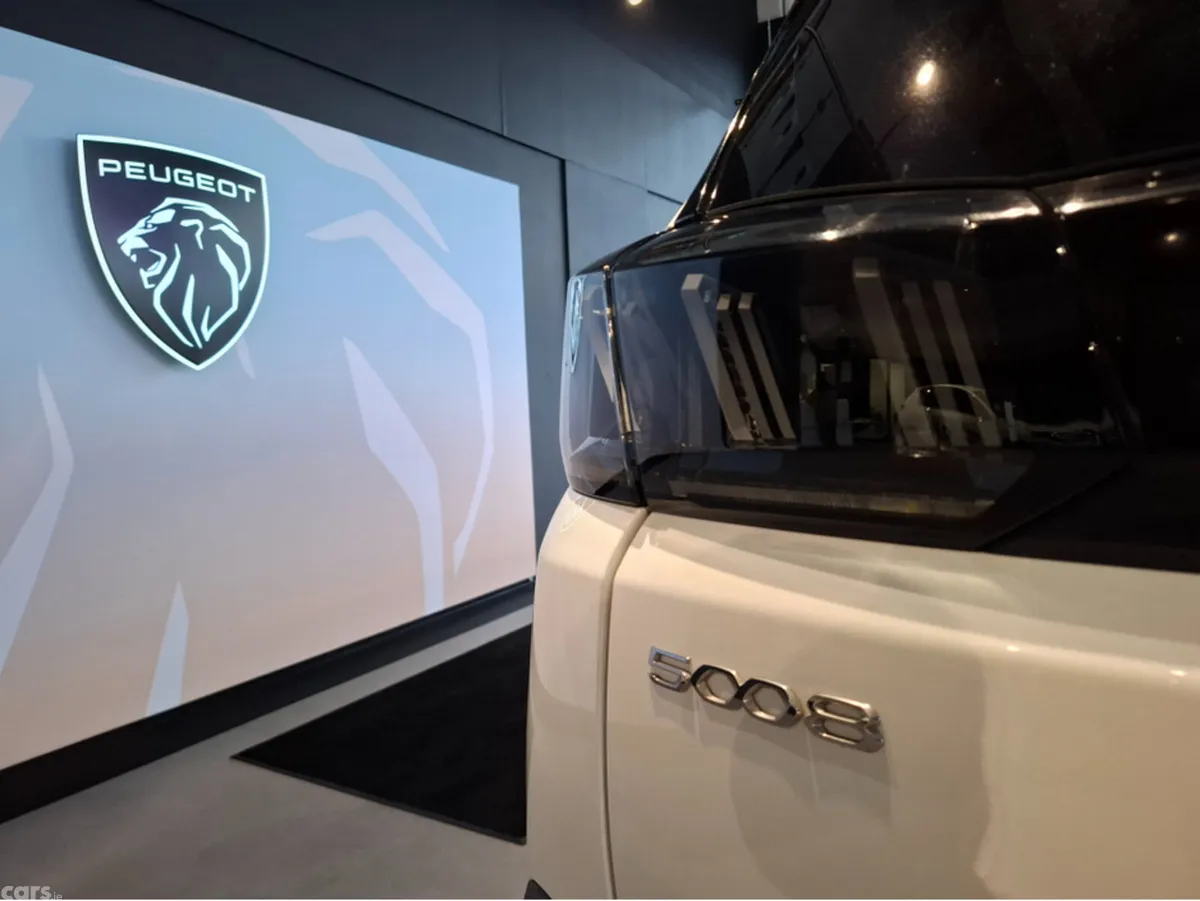 Peugeot 5008 MPV, Diesel, 2024, White
