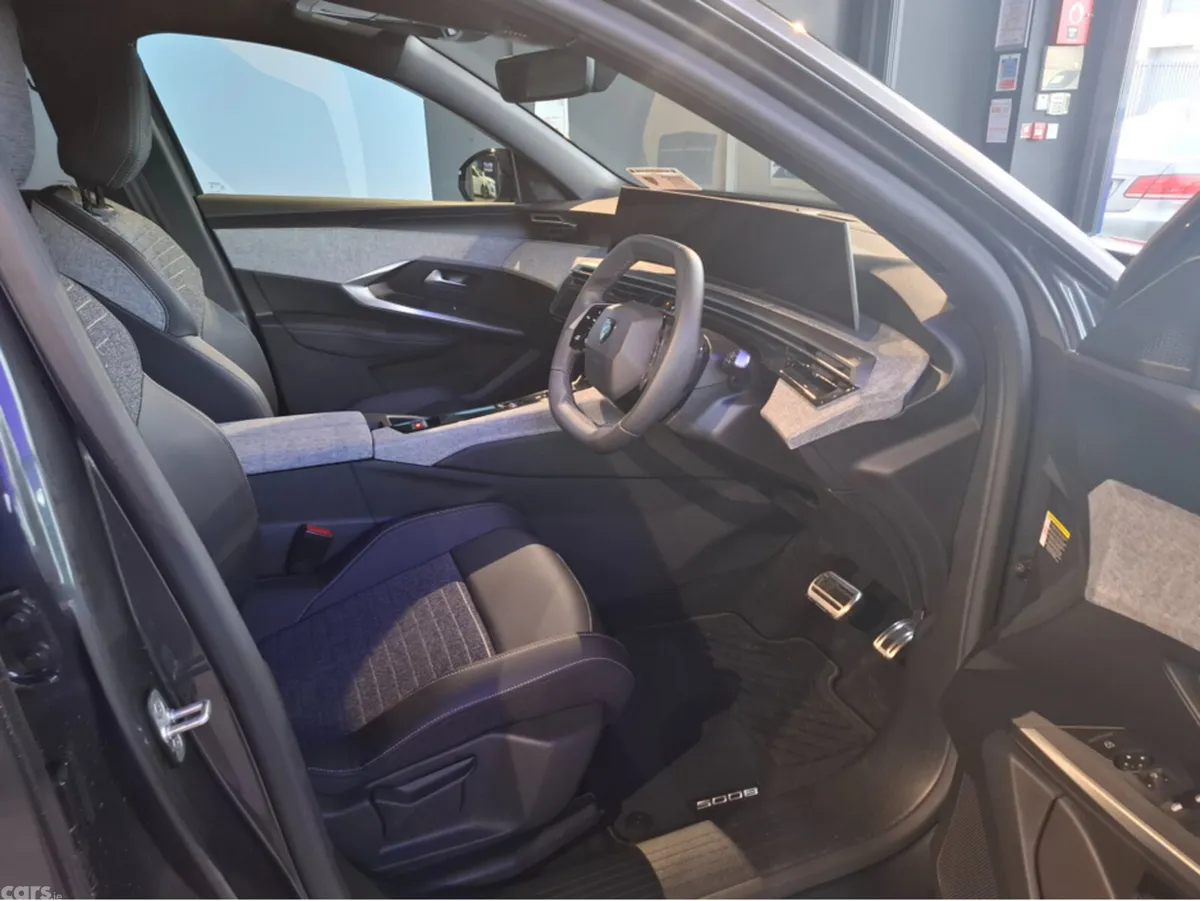 Peugeot 5008 MPV, Petrol Hybrid, 2026, Grey