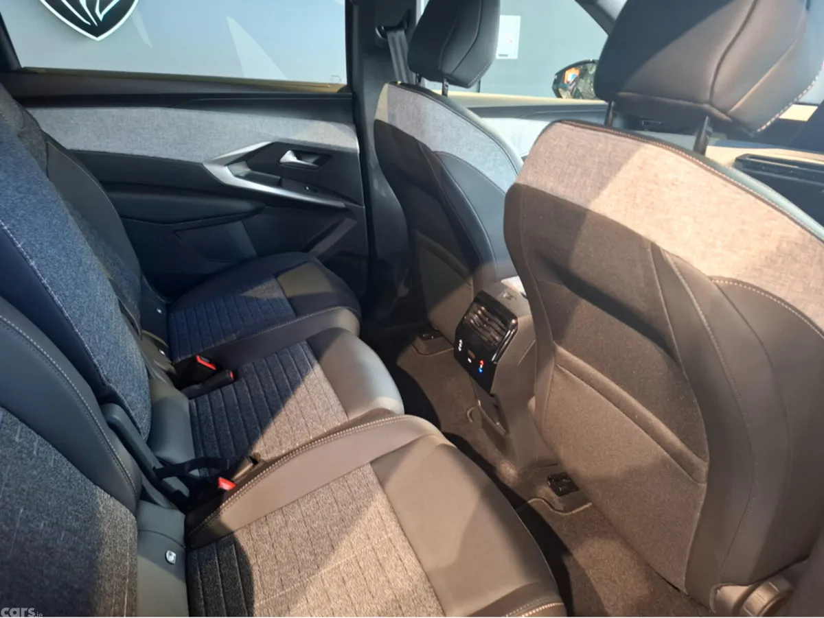 Peugeot 5008 MPV, Petrol Hybrid, 2026, Grey