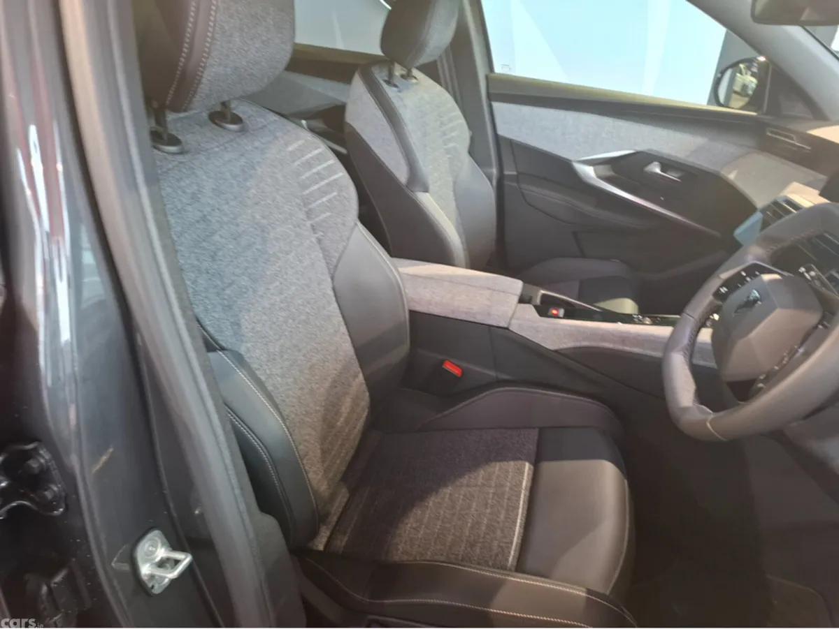 Peugeot 5008 MPV, Petrol Hybrid, 2026, Grey