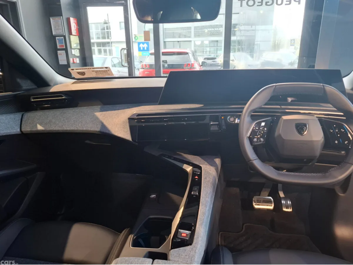 Peugeot 5008 MPV, Petrol Hybrid, 2026, Grey
