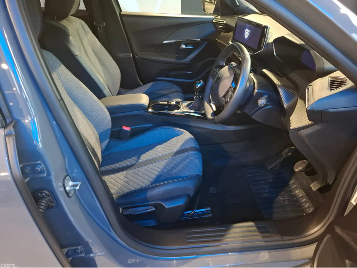 Peugeot 2008 MPV, Petrol, 2024, Grey