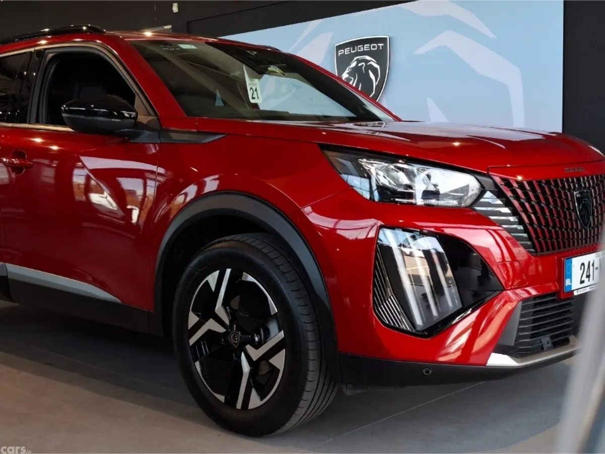 Peugeot 2008 MPV, Petrol, 2024, Red