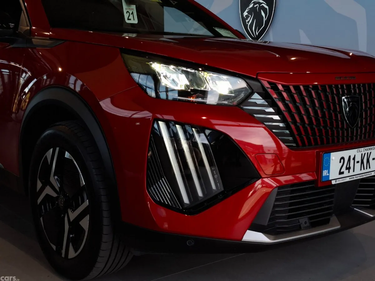 Peugeot 2008 MPV, Petrol, 2024, Red