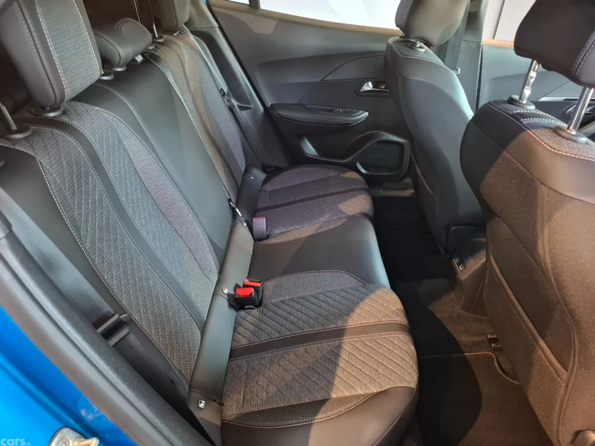 Peugeot 2008 MPV, Petrol, 2025, Blue