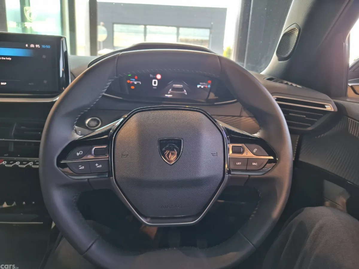 Peugeot 2008 MPV, Petrol, 2025, Blue