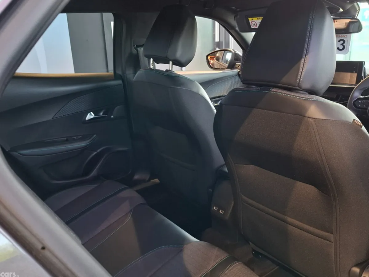 Peugeot 2008 MPV, Petrol, 2023, Grey