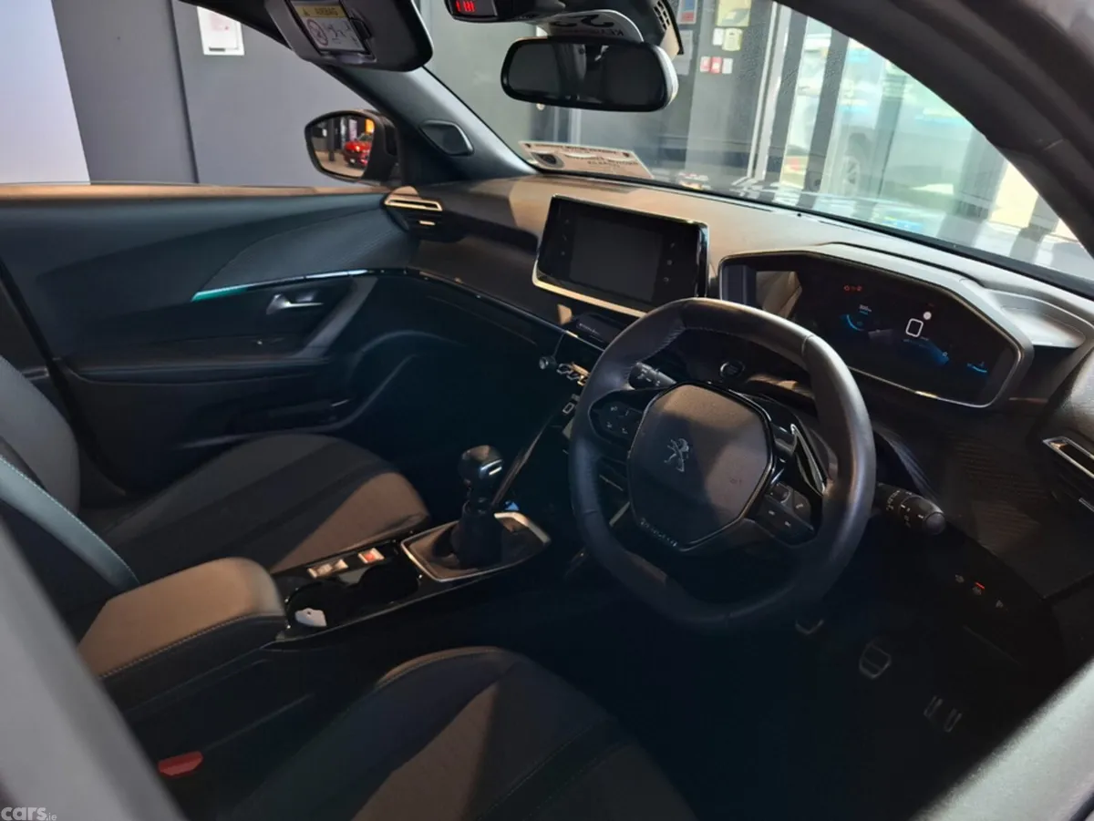Peugeot 2008 MPV, Petrol, 2023, Grey