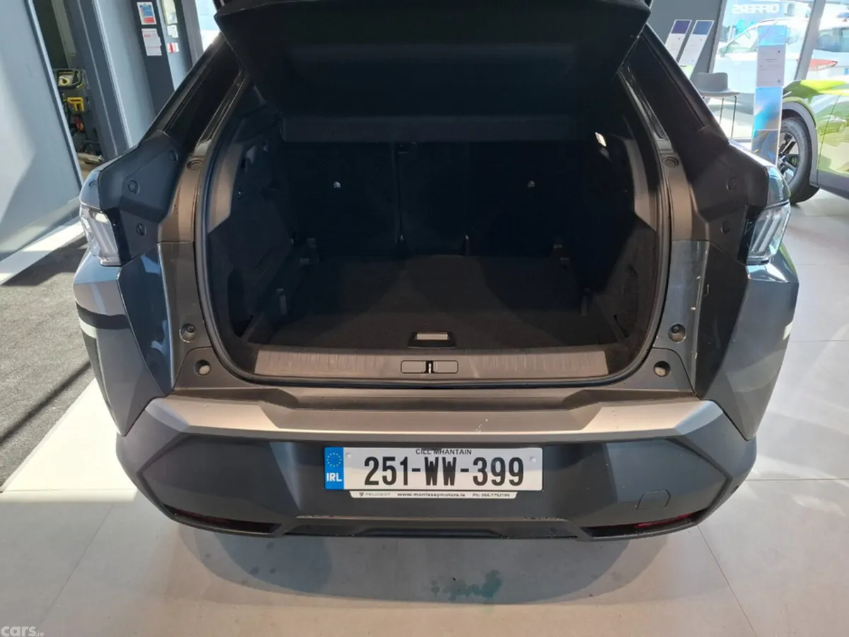 Peugeot 3008 MPV, Petrol, 2025, Grey