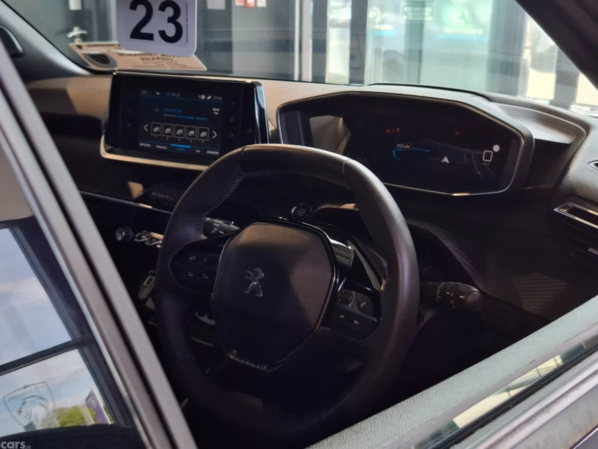 Peugeot 2008 MPV, Petrol, 2023, Grey