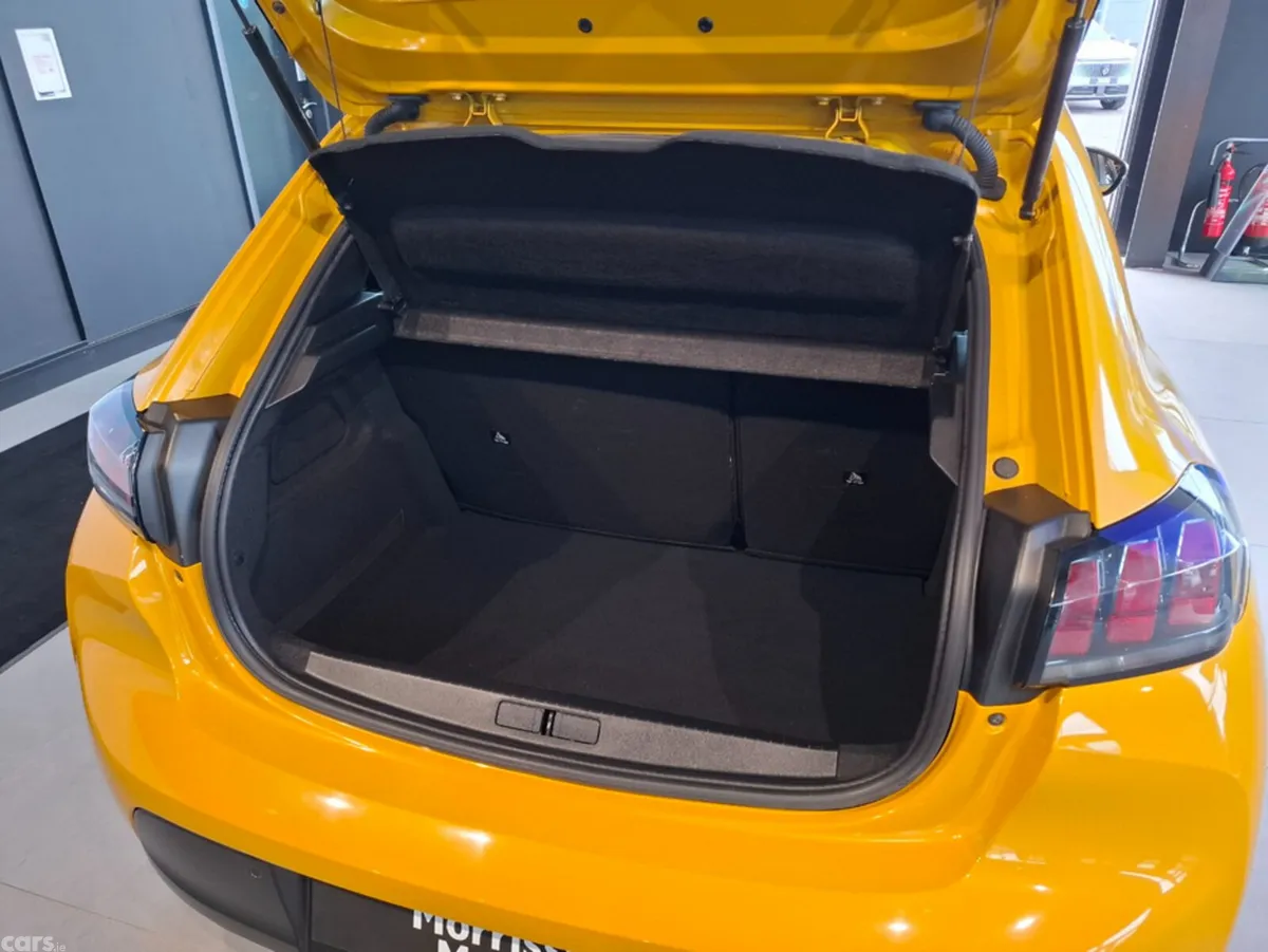 Peugeot 208 Hatchback, Petrol, 2020, Yellow