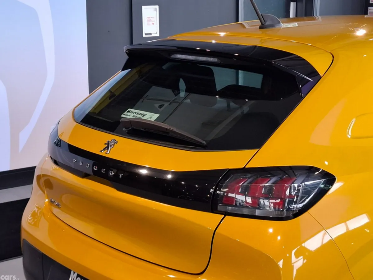Peugeot 208 Hatchback, Petrol, 2020, Yellow