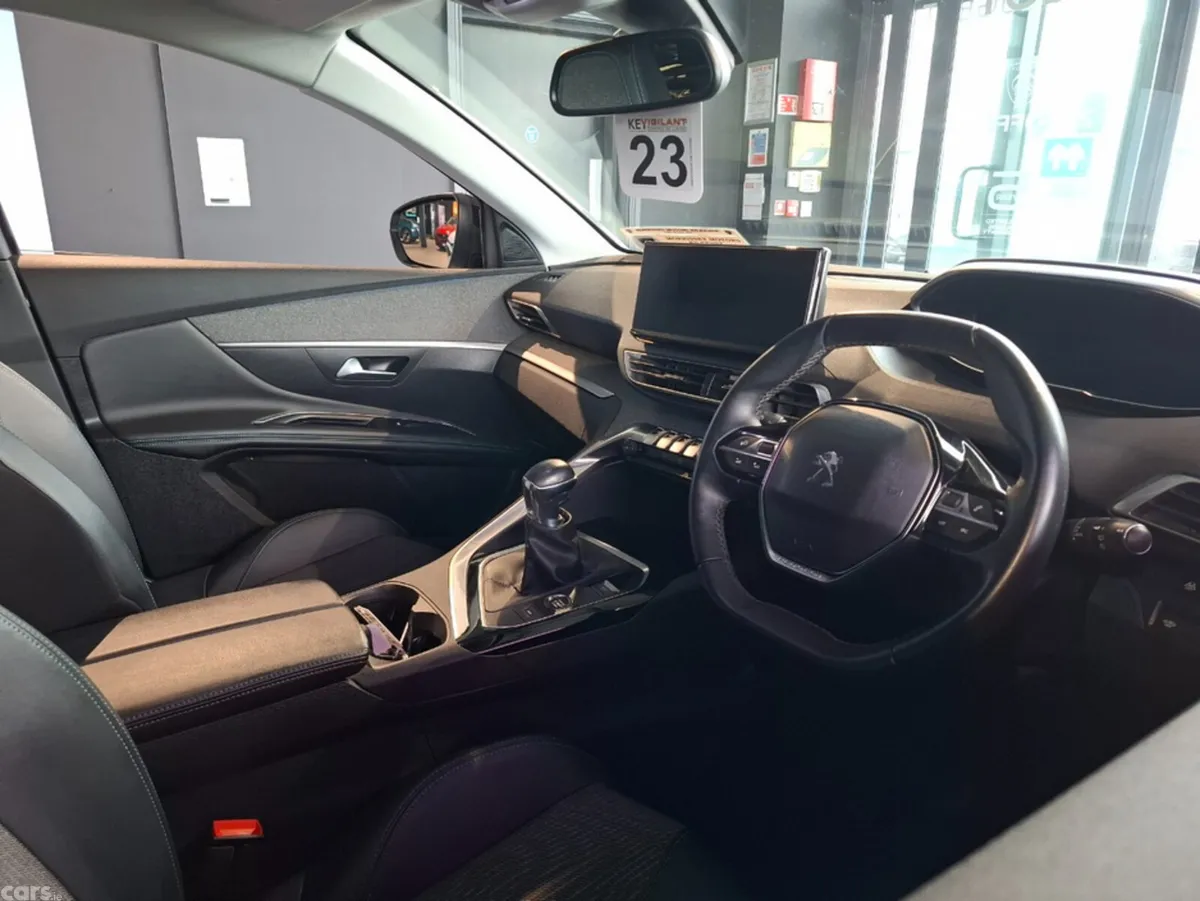Peugeot 3008 MPV, Diesel, 2023, Grey