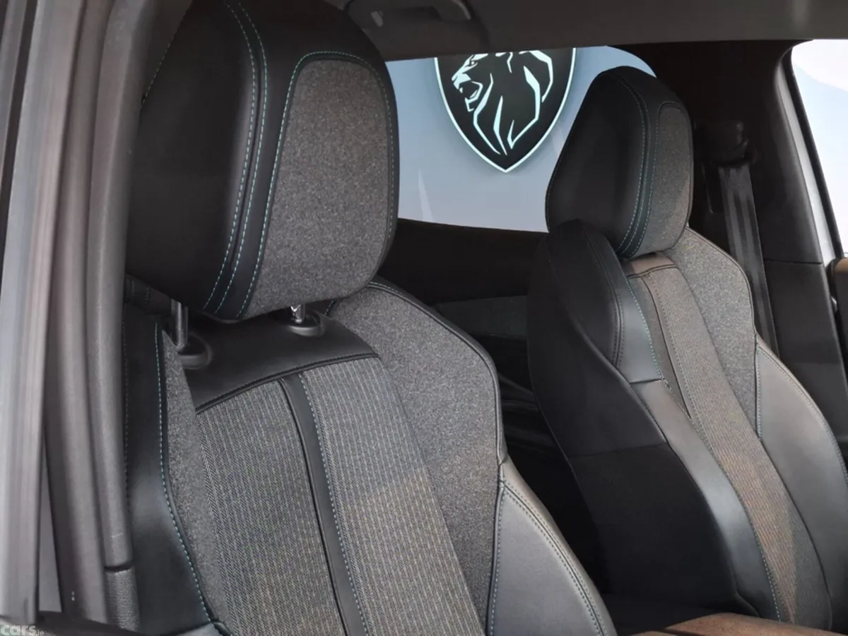 Peugeot 3008 MPV, Diesel, 2023, Grey